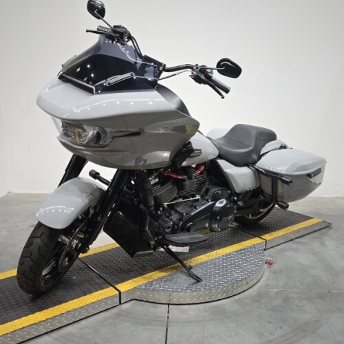 FLTRX 2024 Road Glide® thumb 2