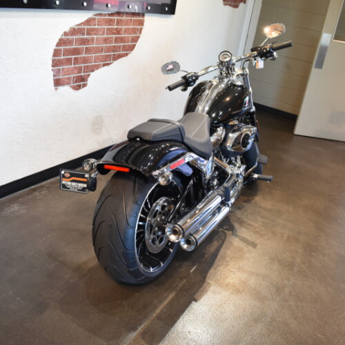 2026 Harley-Davidson® Breakout® Vivid Black Chrome Trim thumb 1