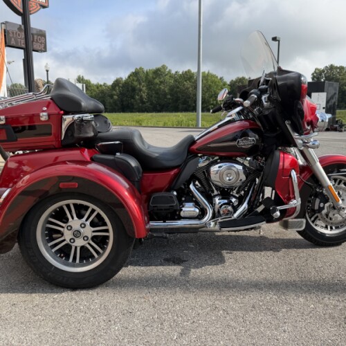 2012 Harley-Davidson® Tri Glide® Ultra Ember Red Sunglo/Merlot Sunglo thumb 2