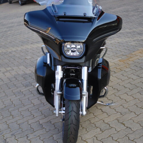 2025 Harley-Davidson® Street Glide™ Ultra Vivid Black thumb 2