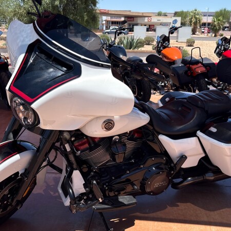 FLHXSE 2021 CVO™ Street Glide® thumb 3