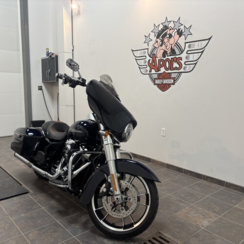 2020 Harley-Davidson® Street Glide® Midnight Blue thumb 3