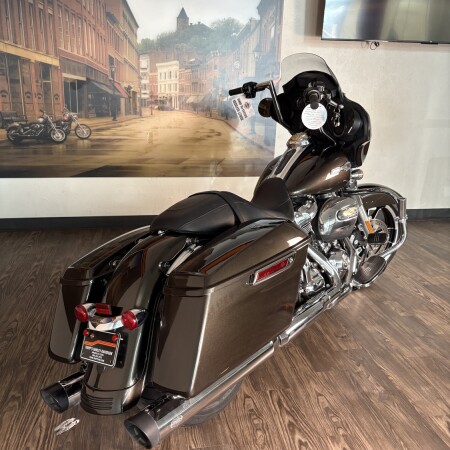 2021 Harley-Davidson® Street Glide® River Rock Gray thumb 1