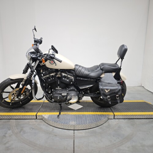 XL 883N 2022 Iron 883™ thumb 1