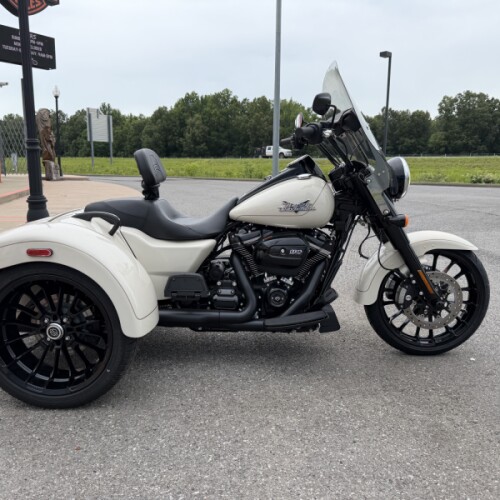 2023 Harley-Davidson® Freewheeler® White Sand Pearl thumb 2