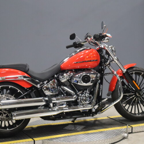 2026 Harley-Davidson® Breakout® Blood Orange Chrome Trim thumb 2