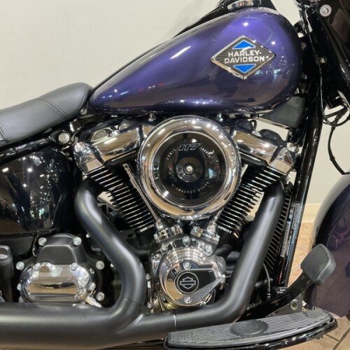 2026 Harley-Davidson® Heritage Classic Purple Abyss Black Cast Wheels  FLHC thumb 3