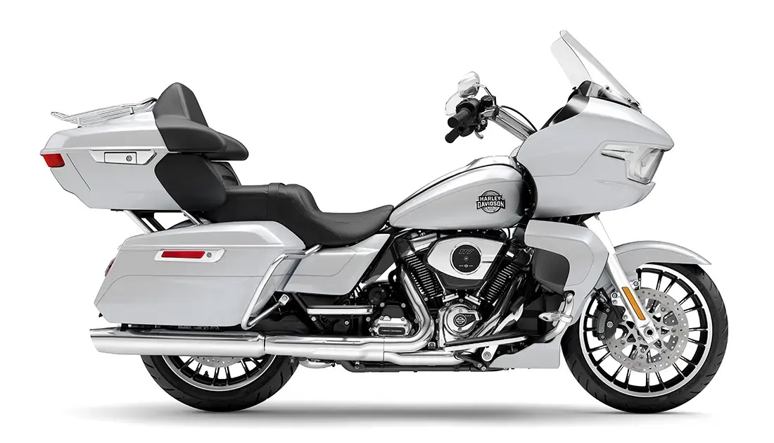 2026 Harley-Davidson® Road Glide Limited White Onyx Pearl Chrome Trim FLTRXL, photo 6