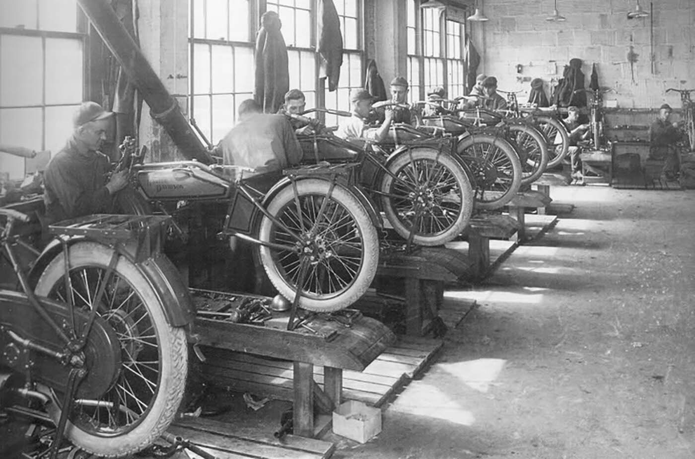 Foto van historische Harley-Davidson werkplaats