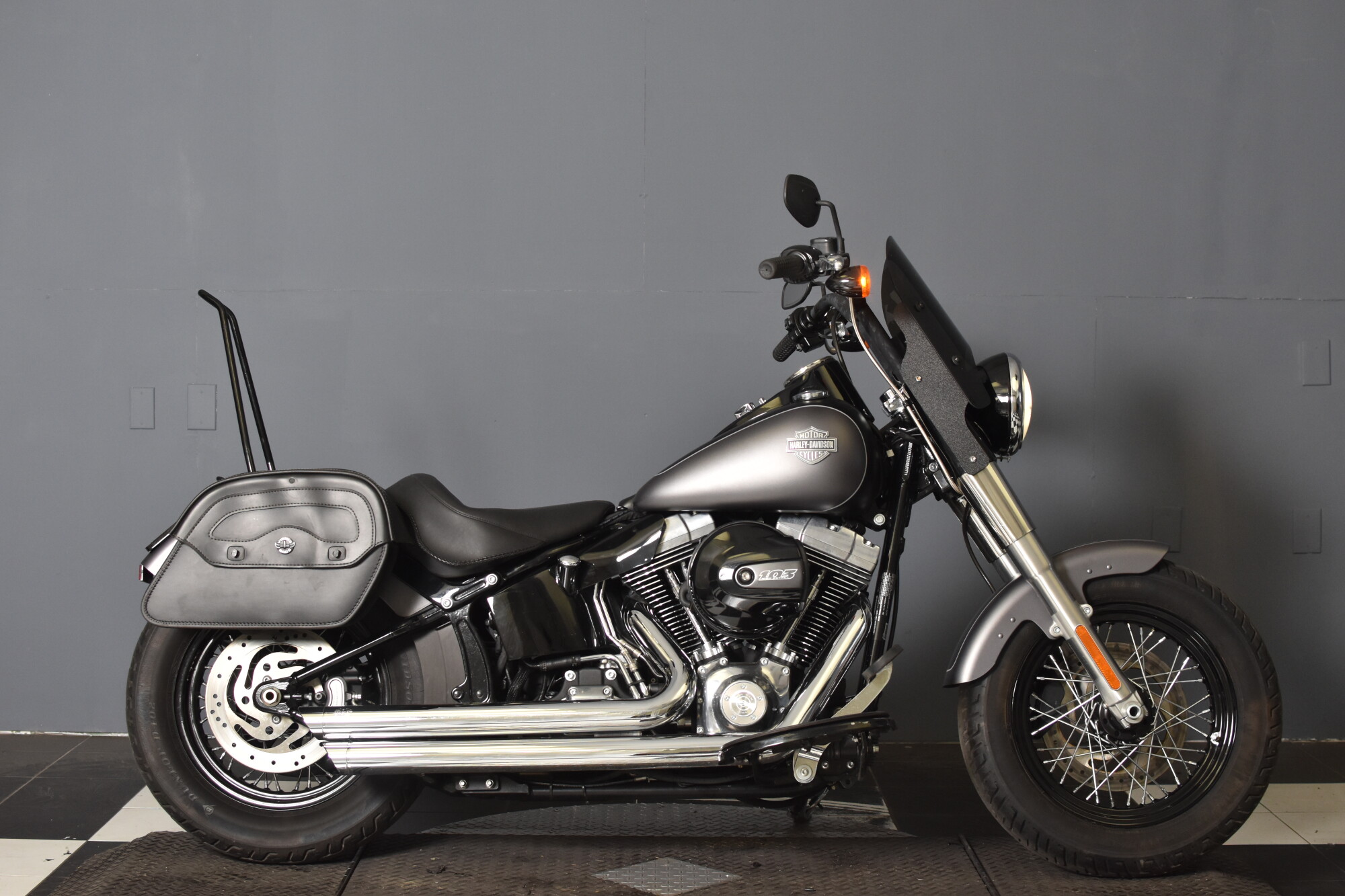 2019 Harley-Davidson® Deluxe Midnight Blue/Barracuda Silver 