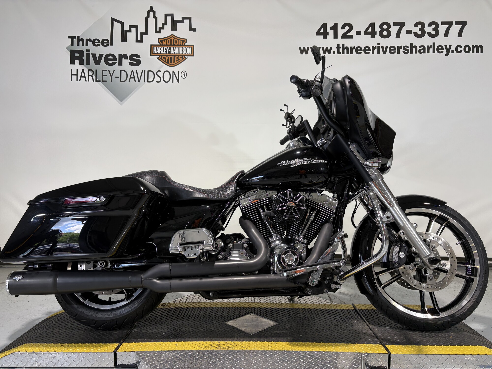 2016 Harley-Davidson® Street Glide® Vivid Black