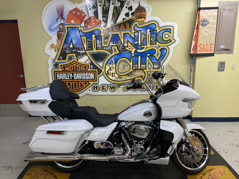2026 Harley-Davidson® Road Glide Limited White Onyx Pearl Chrome Trim FLTRXL