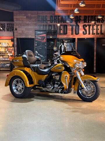 Harley-Davidson® Tri Glide™ Ultra 2023 FLHTCUTG