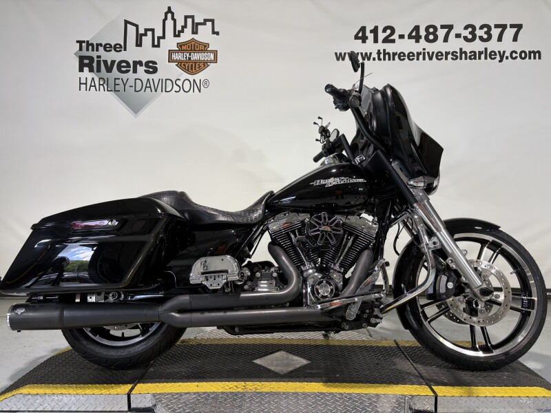 2016 Harley-Davidson® Street Glide® Vivid Black