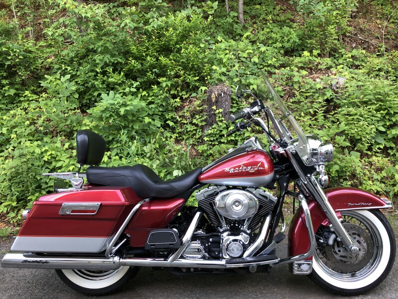 2004 Harley-Davidson® Road King® Two-Tone Sierra Red and Brilliant Silver