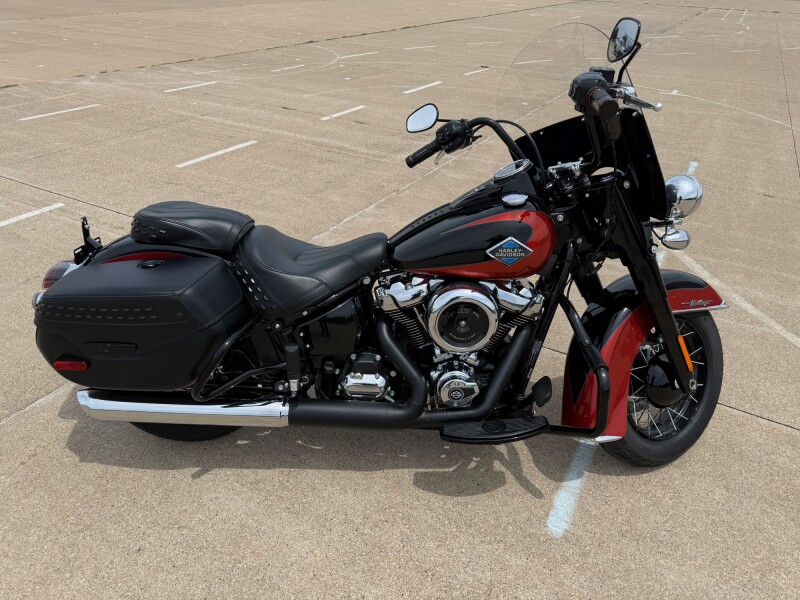 2025 Harley-Davidson® Heritage Classic Whiskey Fire / Vivid Black w/Laced Wheels