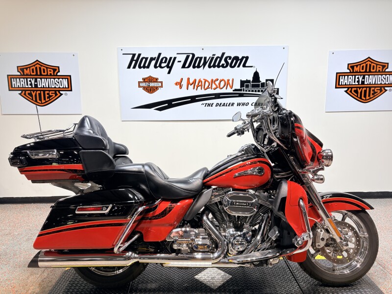 2016 FLHTKSE Harley-Davidson® CVO™ Limited Carbon Dust/Electric Red Pearl