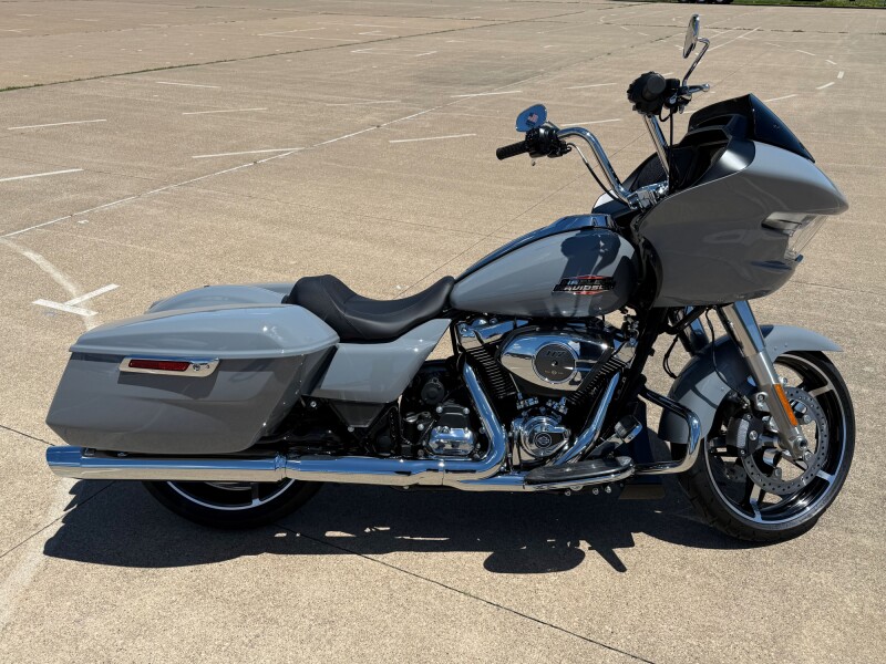 2026 Harley-Davidson® Road Glide® Dark Billiard Gray Chrome Trim