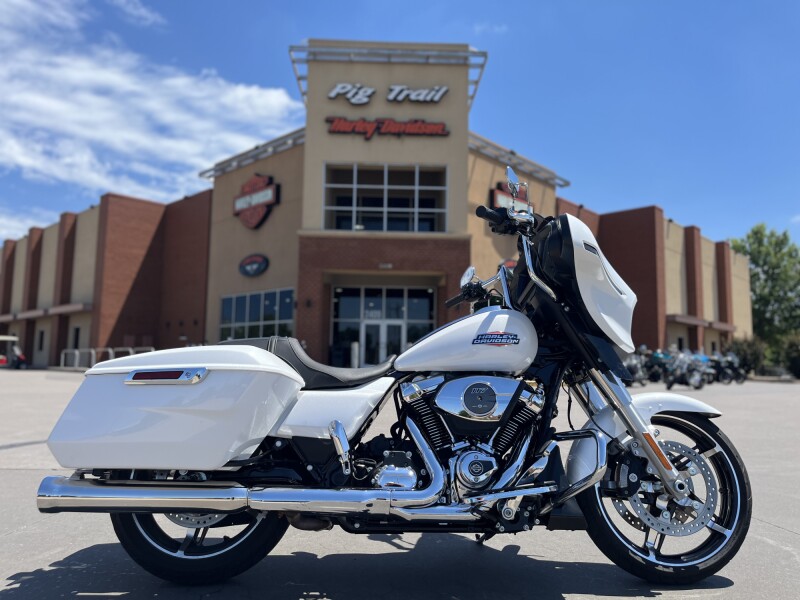 2024 Harley-Davidson® FLHX Street Glide® White Onyx Pearl 640605