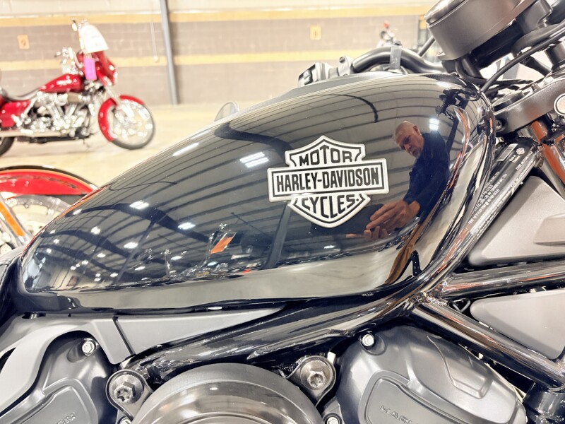 2025 RH975 Harley-Davidson® Nightster® Vivid Black
