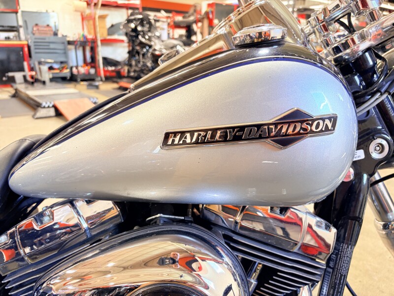 2012 FXDC Harley-Davidson® Super Glide® Custom Midnight Blue/Barracuda Silver