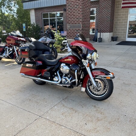2010 Harley-Davidson® Electra Glide® Ultra Classic® RED/BLACK thumb 3
