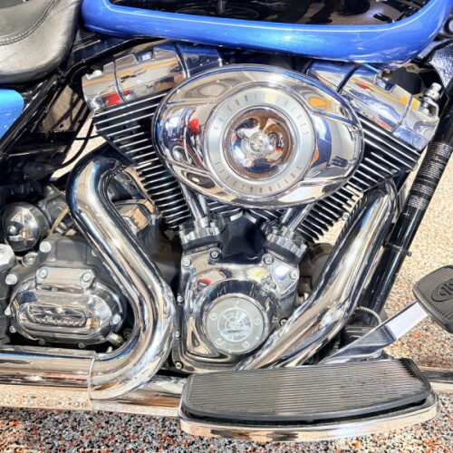 2011 FLHTC Harley-Davidson® Electra Glide® Classic Cool Blue Pearl/Vivid Black thumb 3