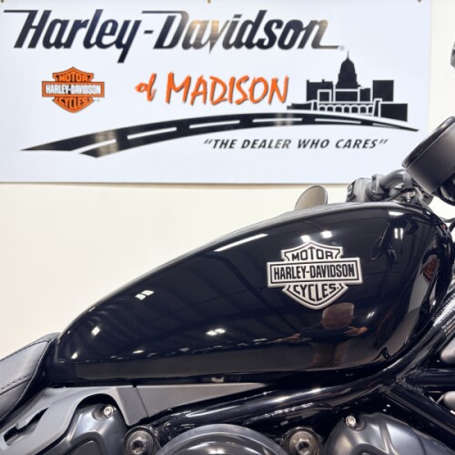 2025 RH975 Harley-Davidson® Nightster® Vivid Black thumb 2