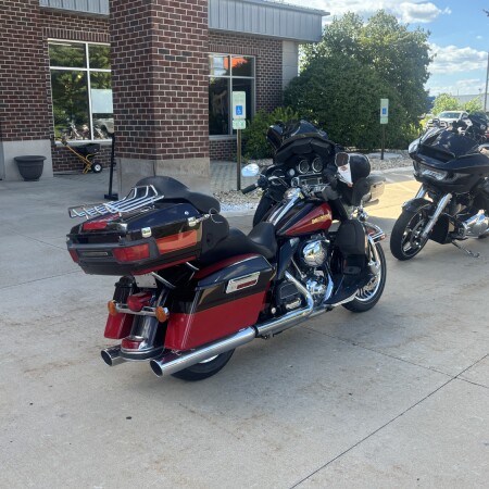 2010 Harley-Davidson® Electra Glide® Ultra Classic® RED/BLACK thumb 2