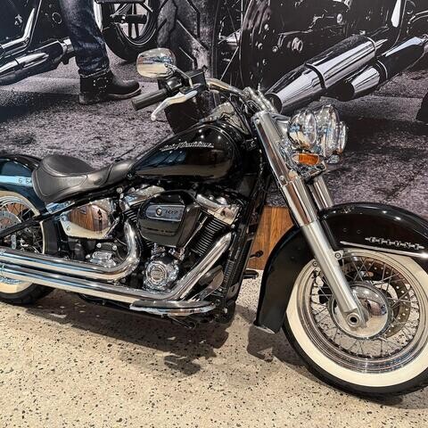 Harley-Davidson® Deluxe 2017 FLDE thumb 3