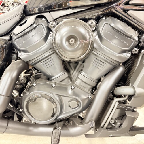 2025 RH975 Harley-Davidson® Nightster® Vivid Black thumb 3