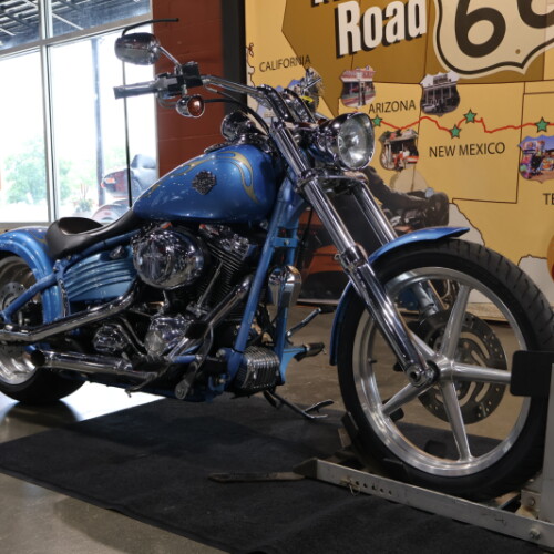 FXCWC 2011 Softail® Rocker™ C thumb 2