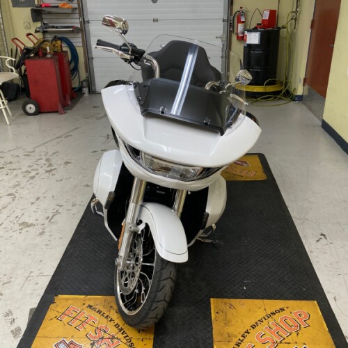 2026 Harley-Davidson® Road Glide Limited White Onyx Pearl Chrome Trim FLTRXL thumb 2