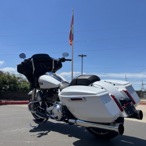 2024 Harley-Davidson® FLHX Street Glide® White Onyx Pearl 640605 thumb 0