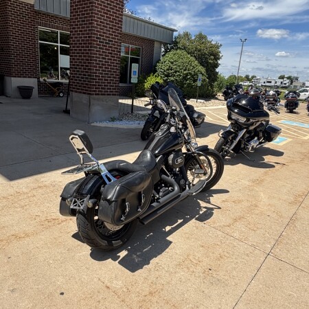 2013 Harley-Davidson® Street Bob® Midnight Blue thumb 2