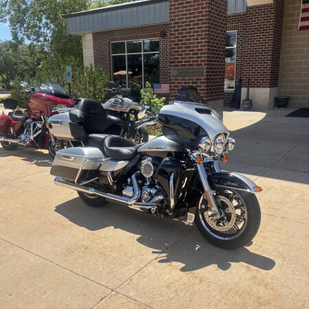 2015 Harley-Davidson® Ultra Limited Low Brilliant Silver Pearl thumb 3