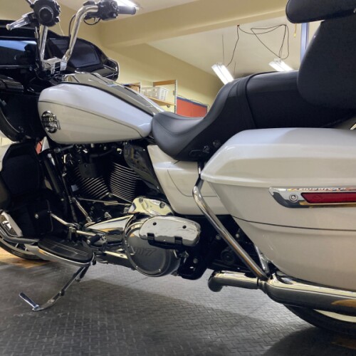 2026 Harley-Davidson® Road Glide Limited White Onyx Pearl Chrome Trim FLTRXL thumb 1