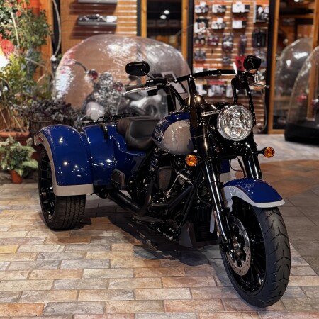 2023 Harley-Davidson® Freewheeler® Bright Billiard Blue/Billiard Gray thumb 2