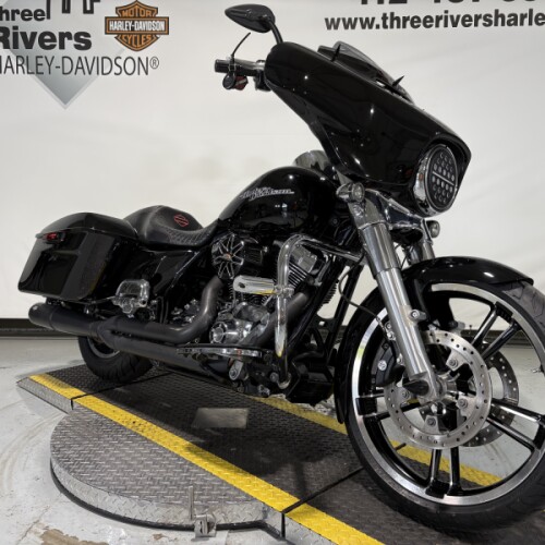 2016 Harley-Davidson® Street Glide® Vivid Black thumb 2