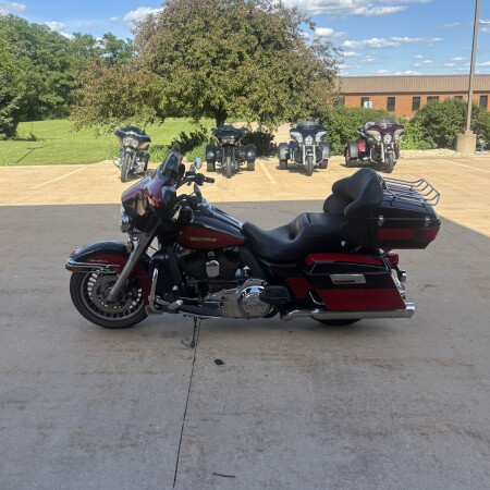 2010 Harley-Davidson® Electra Glide® Ultra Classic® RED/BLACK thumb 0