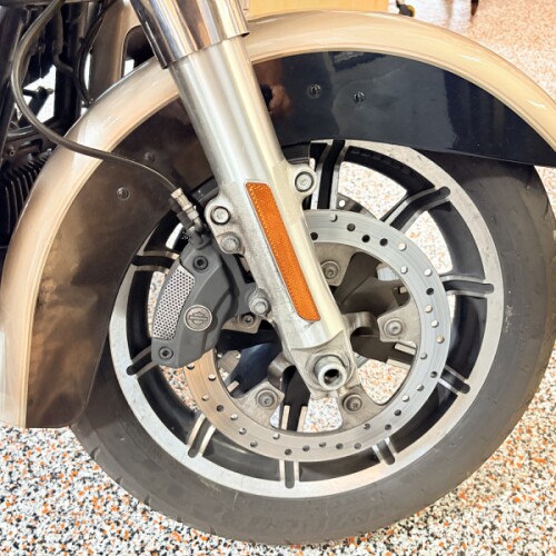 2018 FLTRU Harley-Davidson® Road Glide® Ultra Silver Fortune/Black Tempest thumb 2
