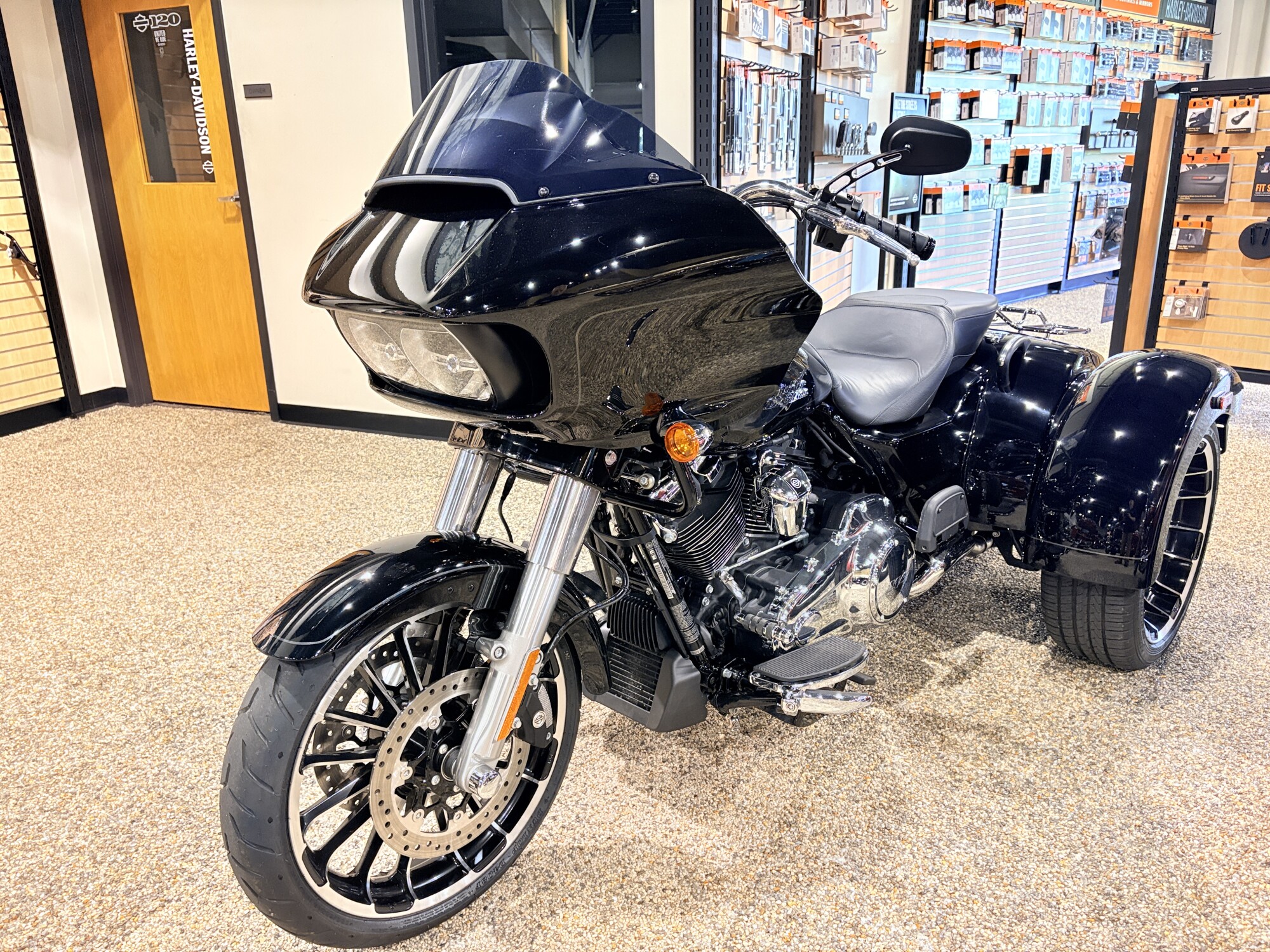 2023 FLTRT Harley-Davidson® Road Glide® 3 Vivid Black - Black Finish