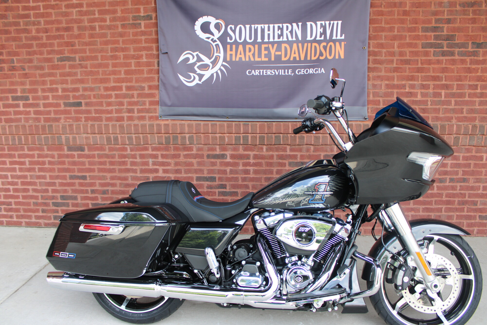 2026 Harley-Davidson® Road Glide® Midnight Ember Enthusiast