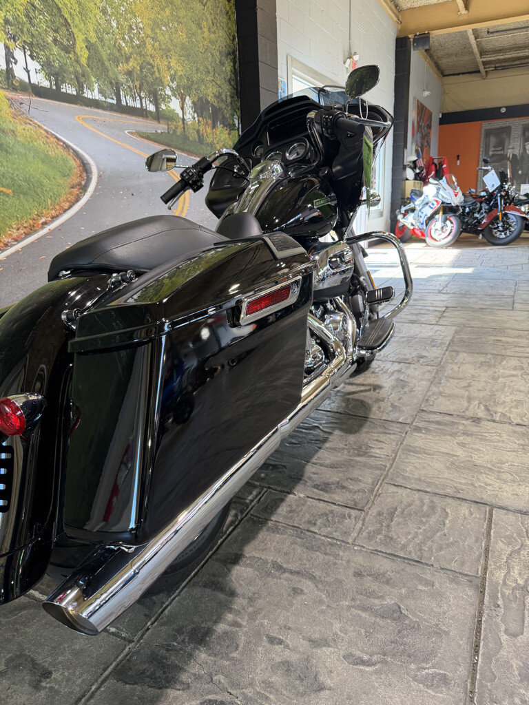 2023 Harley-Davidson® Road Glide® No Gimmicks, No Hidden Fees, photo 24