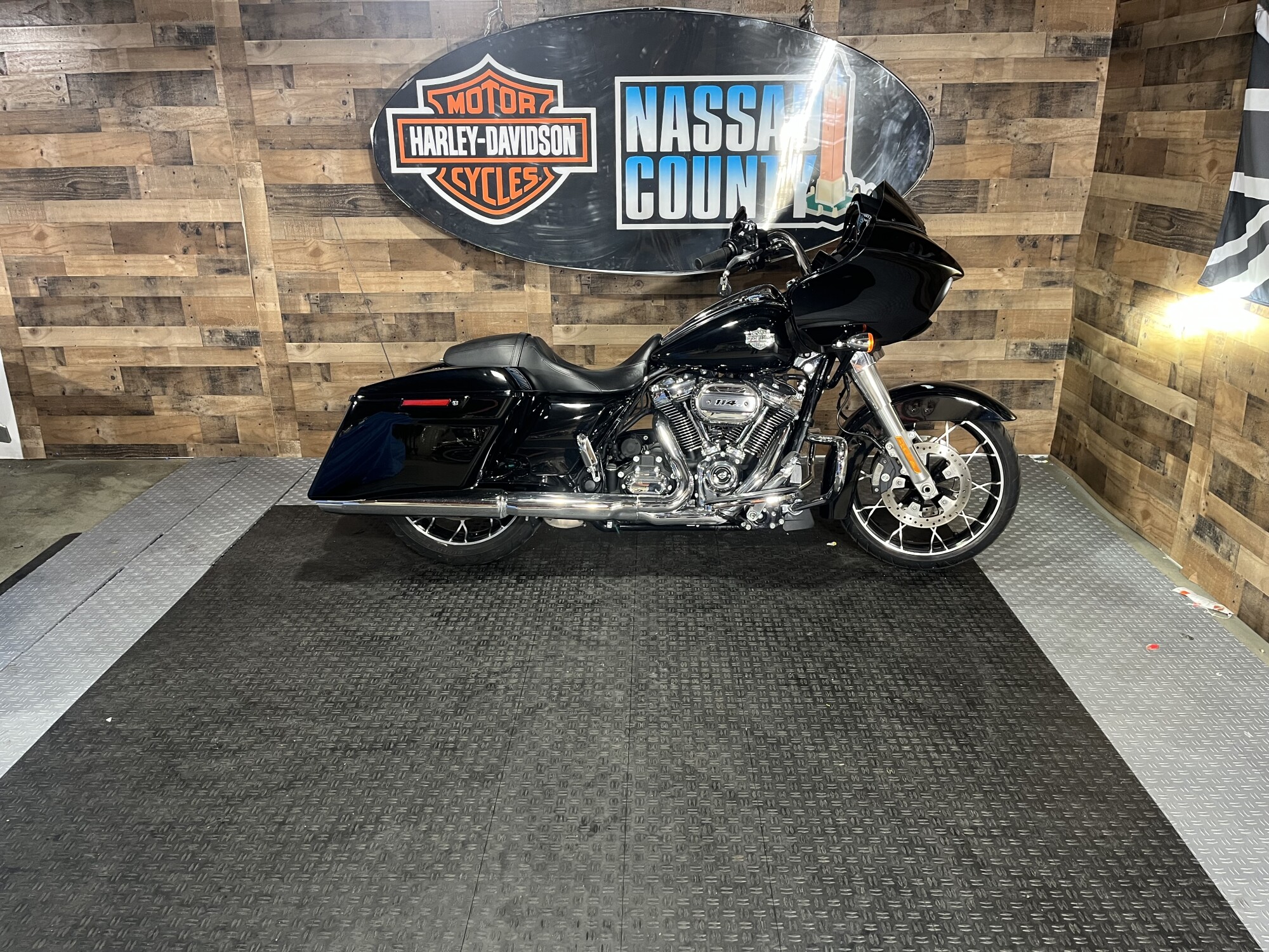 2022 Harley-Davidson® Road Glide® Special - Vivid Black