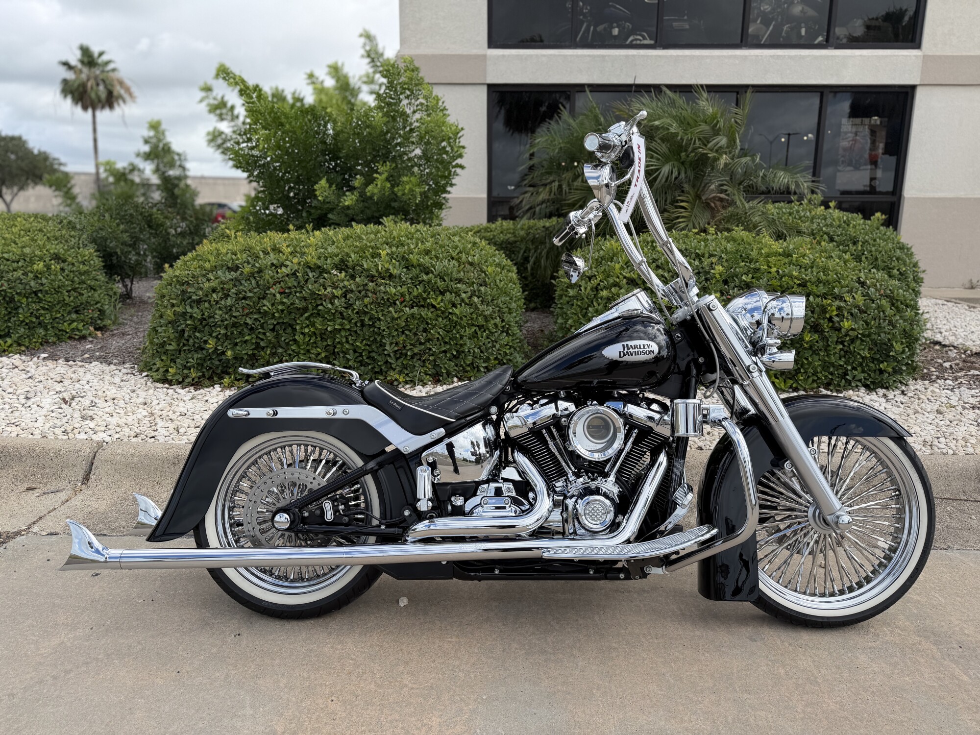2022 Harley-Davidson® Heritage Classic 114 Vivid Black (Black Finish w/Cast Wheels)