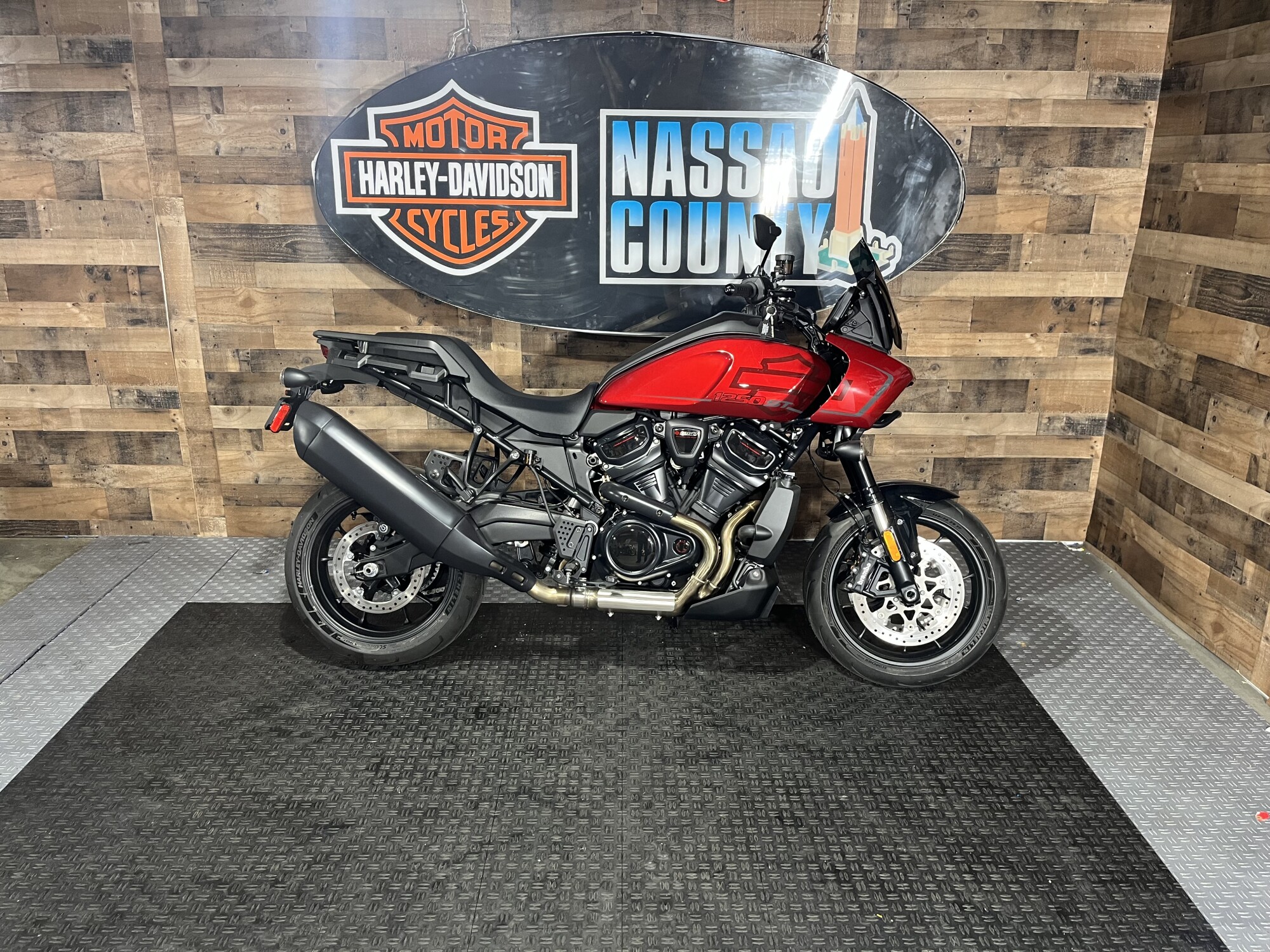 2025 Harley-Davidson® Pan America® 1250 ST - Brilliant Red