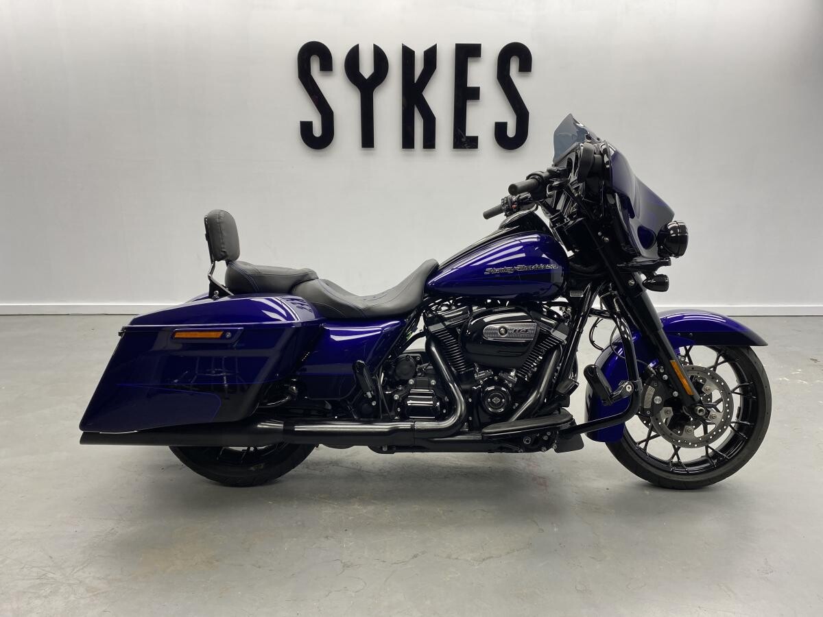 2020 Harley-Davidson FLHXS Touring Street Glide Special in Zephyr Blue and Black