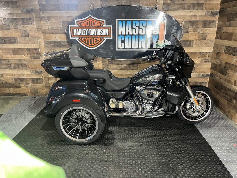2026 Harley-Davidson® Street Glide 3 Limited Midnight Ember Chrome Trim