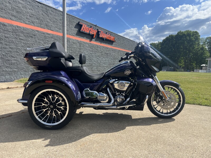 2026 Harley-Davidson® Street Glide 3 Limited Purple Abyss / Vivid Black Chrome Trim